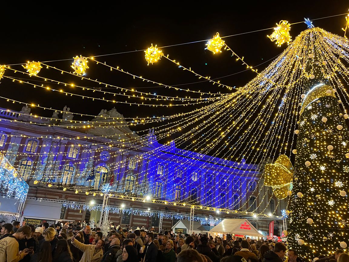 Toulouse city hall behind the Christmas market