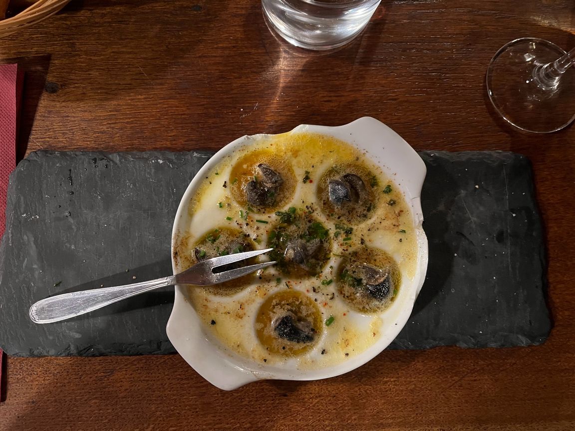 Snails in butter and garlic sauce